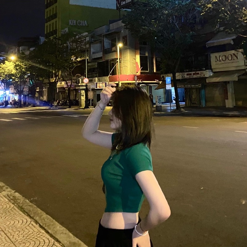 HÌNH THẬT áo croptop tay ngắn vạt nhọn A25