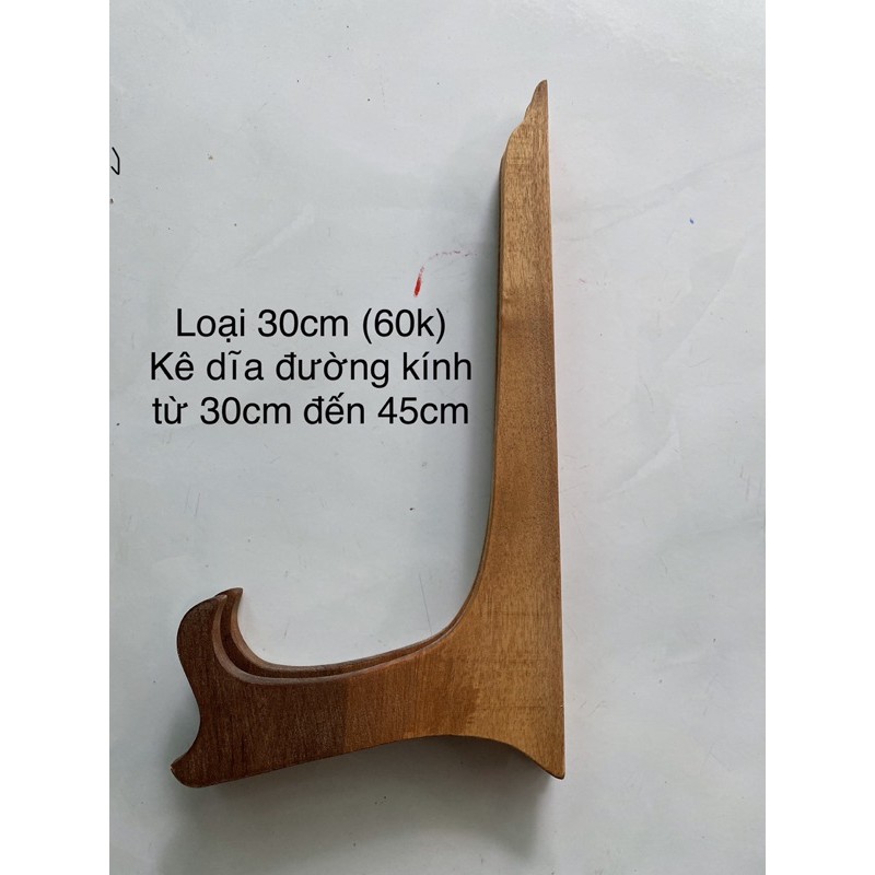 Giá kê trưng bày dĩa làm bằng gỗ