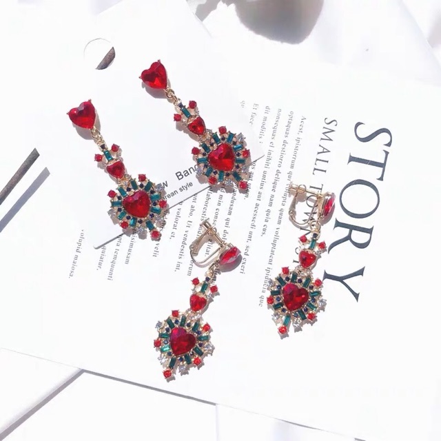 Khuyên tai hoa đỏ Irene Red Velvet