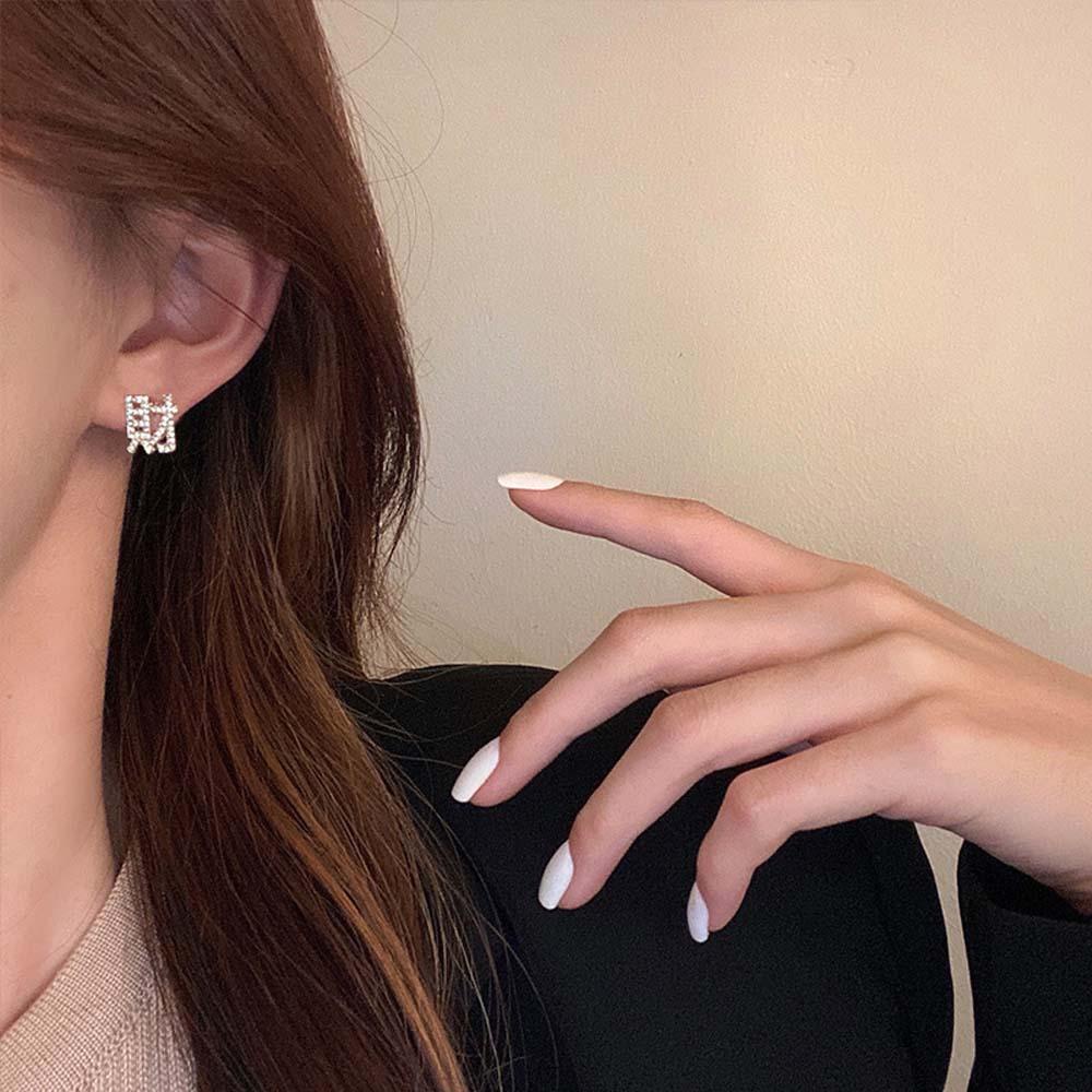 Vanes1 Khuyên Tai Xỏ Không Đối Xứng In Chữ Trung Quốc May Mắn Cho Nữ|Trang Sức Thời Trang