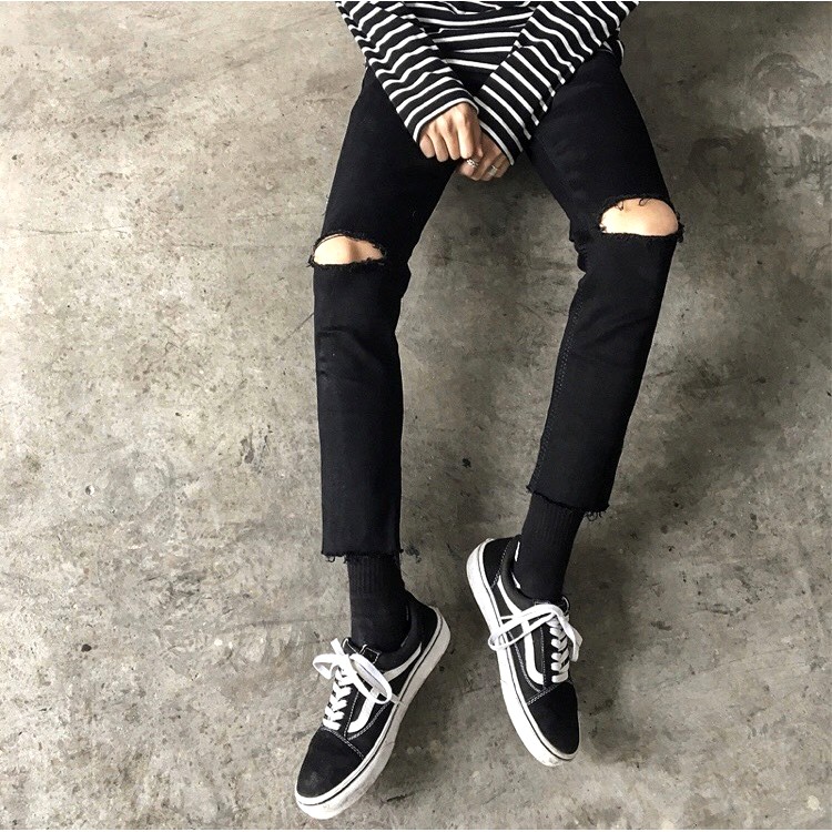 Quần Jeans Nam Rách Gối Dáng Ôm Hàn Quốc Màu Đen Hot Trend Năm 2020-J02
