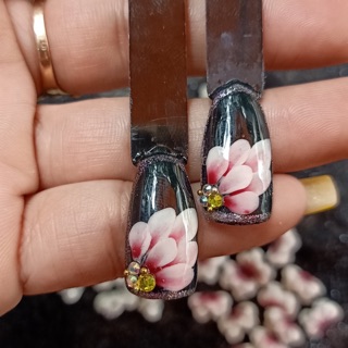Hoa bột gốc ẩn tay chân