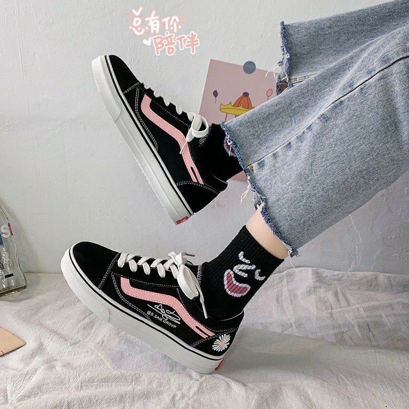 GIÁ SIÊU RẺ  ❤️ Giày Vans Hoa Cúc Size 35-39, Màu Đen Vạch Trắng