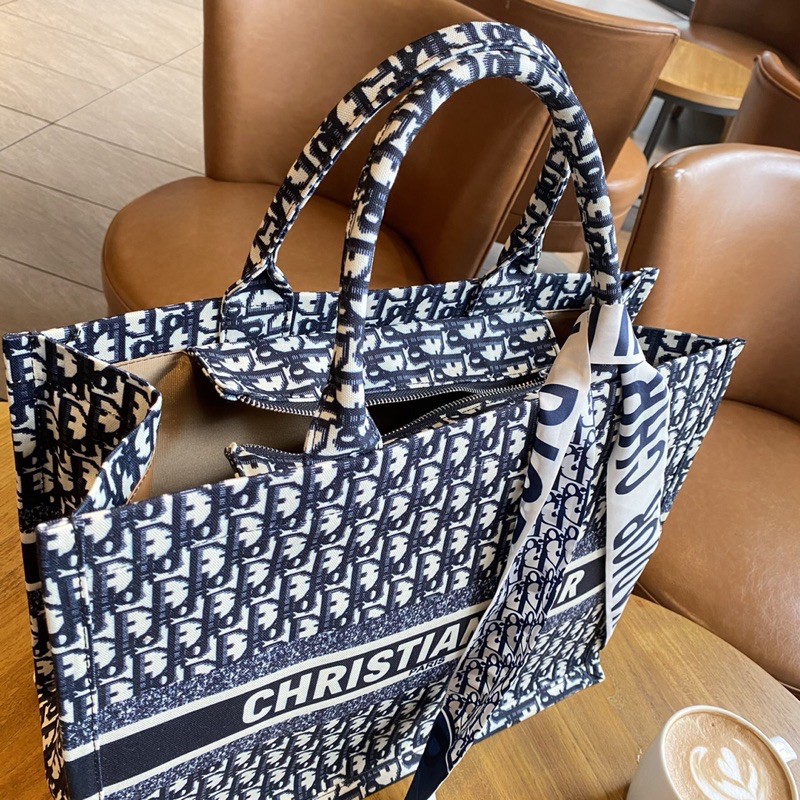 [TÚI SIZE LỚN] Túi hoạ tiết size   40 chất đẹp đựng cả thế giới(tặng kèm khăn lụa) | BigBuy360 - bigbuy360.vn