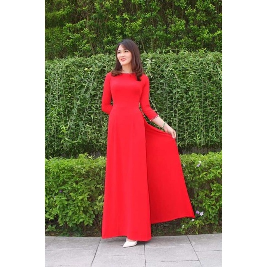 Áo dài trắng học sinh.