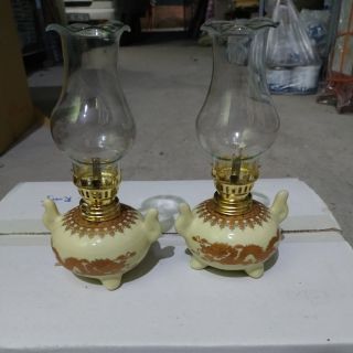 Đèn dầu sứ màu ngà thấp