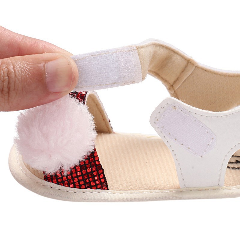 Giày sandals đính bóng lông xinh xắn cho bé