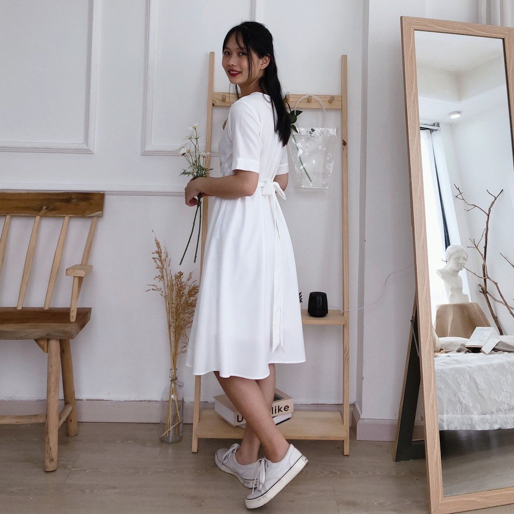 Đầm trắng đắp chéo xinh xắn | BigBuy360 - bigbuy360.vn