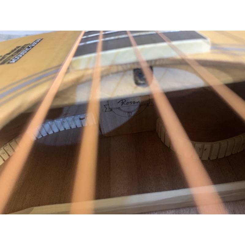 Guitar Rosen G11