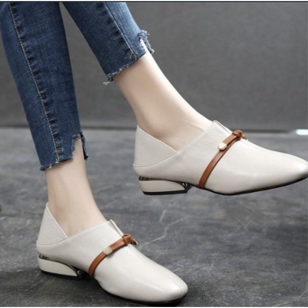 Giày loafer nữ đế thấp bít mũi phối khóa đính nơ che nắng dẫm gót S306