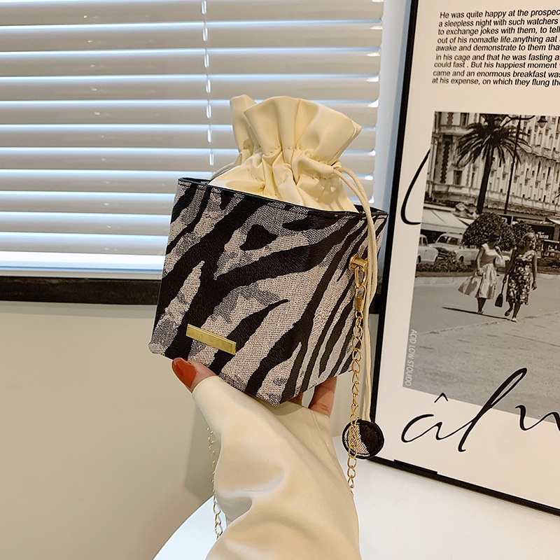 Túi Đeo Vai Hình Vuông Họa Tiết Kẻ Sọc Thời Trang 2022 Cho Nữ