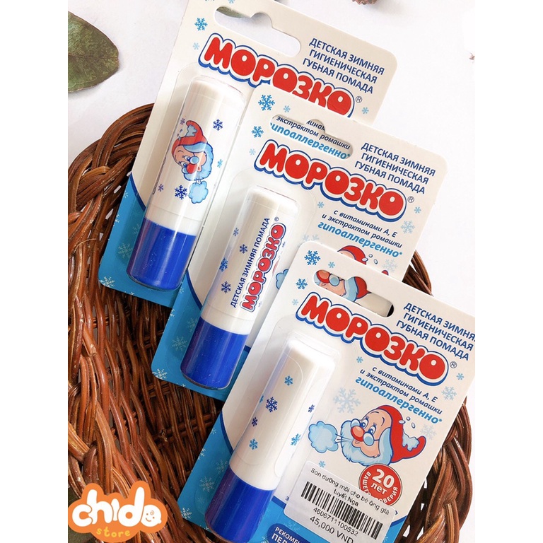 Son dưỡng môi cho bé ông già tuyết Nga