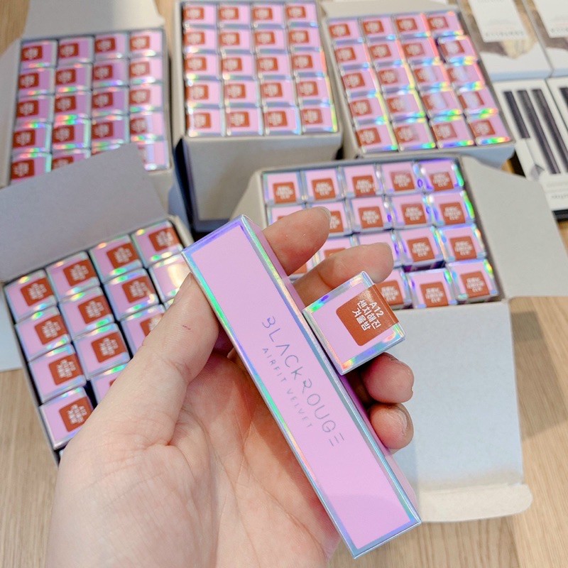 Son black rouge A12 Son kem lì