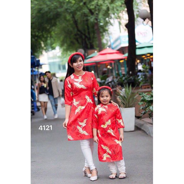 Áo tân thời mẹ con mặc đôi cực xinh