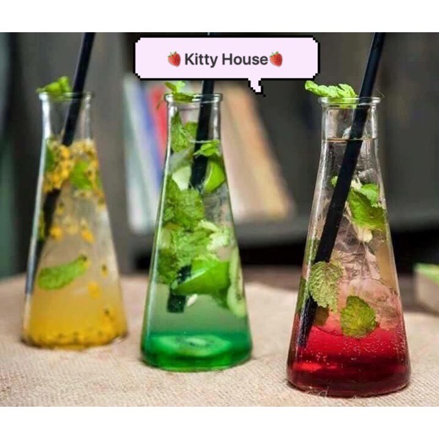 Chai thủy tinh / Lọ thủy tinh decor hình tam giác (chai nón) có nút bần 350ML