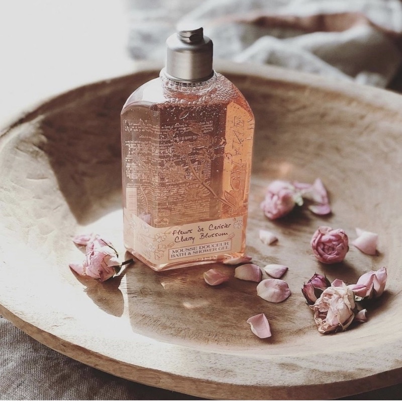 Gel tắm Loccitane Cherry Blossom Bath &amp; Shower Gel