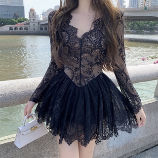 Đầm ren ngắn xòe tay dài cổ V sâu gợi cảm quyến rũ