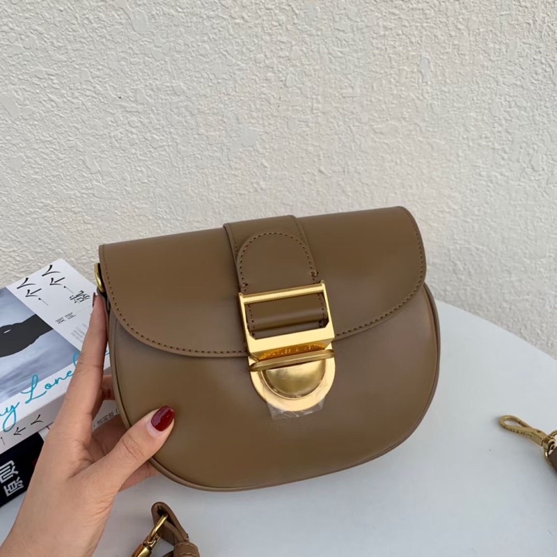 Túi đeo chéo dáng khuyết sz20cm