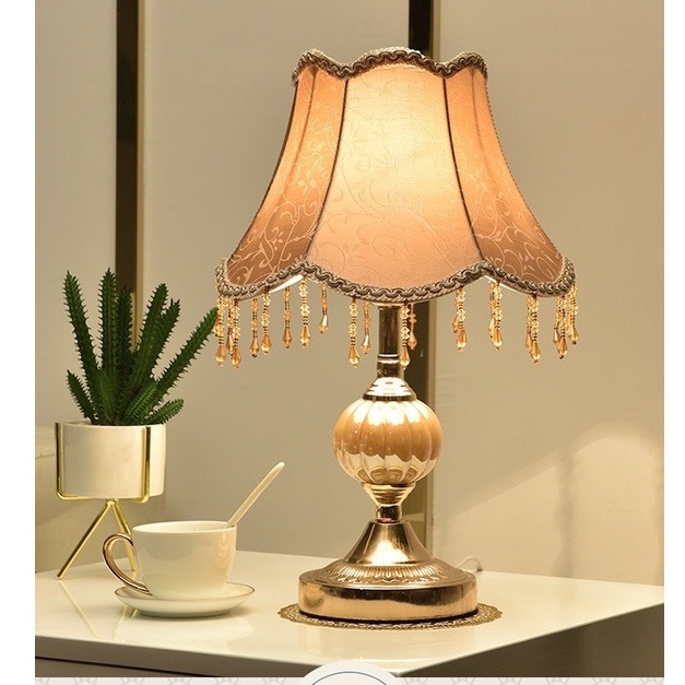 Đèn ngủ để bàn Vdecor phong cách Châu Âu quý tộc, sang trọng tạo điểm nhấn cho căn phòng_DN001
