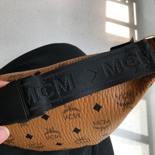 Túi bao tử đeo chéo MCM