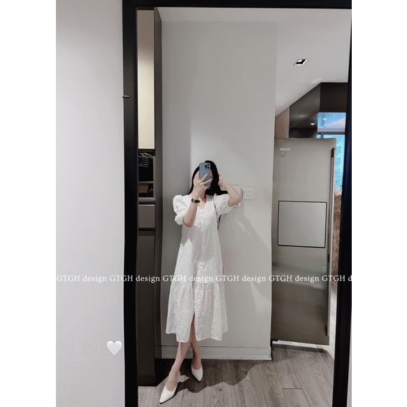 Váy maxi trắng nữ hoạ tiết hoa văn đục lỗ cổ tim tay lửng
