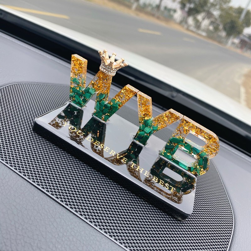 Phụ kiện trang trí Vương Nhất Bác siêu sang