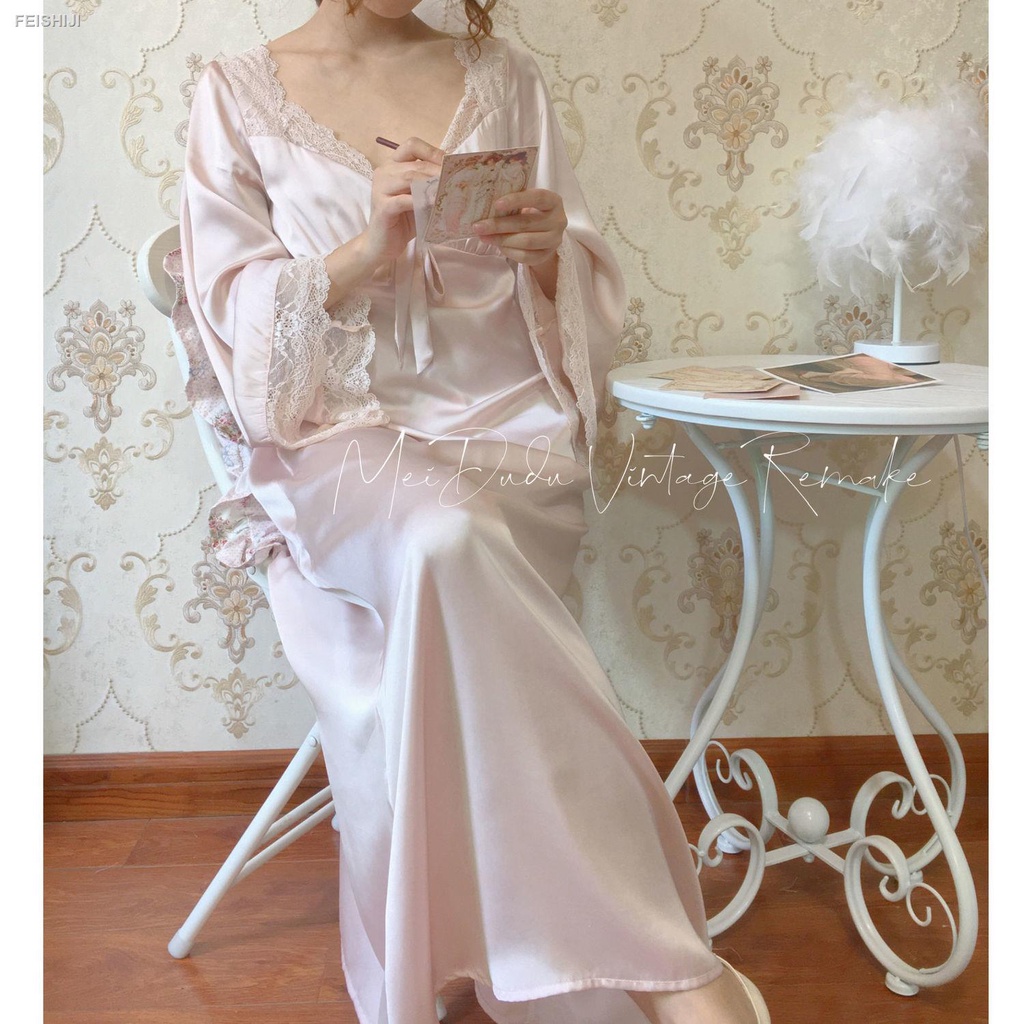 Đầm Ngủ Công Chúa Vải Satin Phối Ren Cổ Chữ V Khoét Sâu Tay Dài Phong Cách Pháp | BigBuy360 - bigbuy360.vn