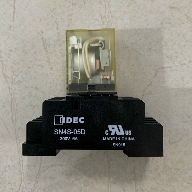 Rơle trung gian 14 chân IDEC RN4S-NL-A220 + đế