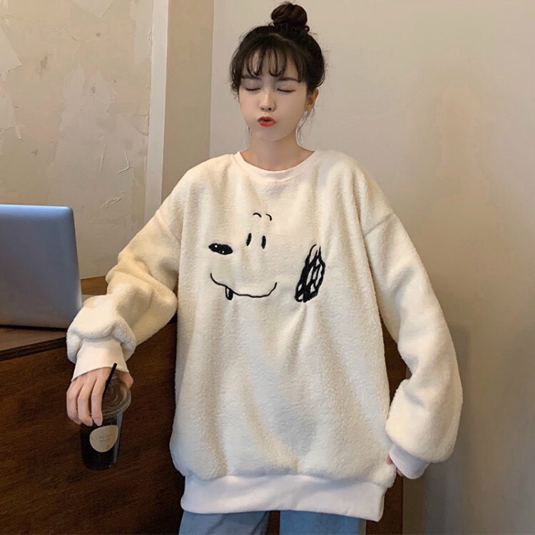Áo Sweater Nữ Lông Form Rộng Thêu Hình Cún Snoopy Chất Lông Mềm Mịn Dày Ấm Phong Cách Thời Trang Hàn Quốc | BigBuy360 - bigbuy360.vn