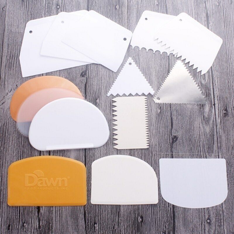 Dụng Cụ Cắt Bột Làm Bánh Hình Răng Cưa Bằng Nhựa Độc Đáo Tiện Dụng