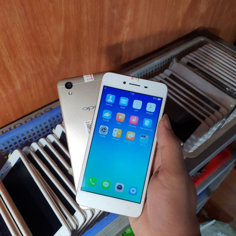 Điện thoại giá rẻ ốp pồ neo9 có ốp sạc