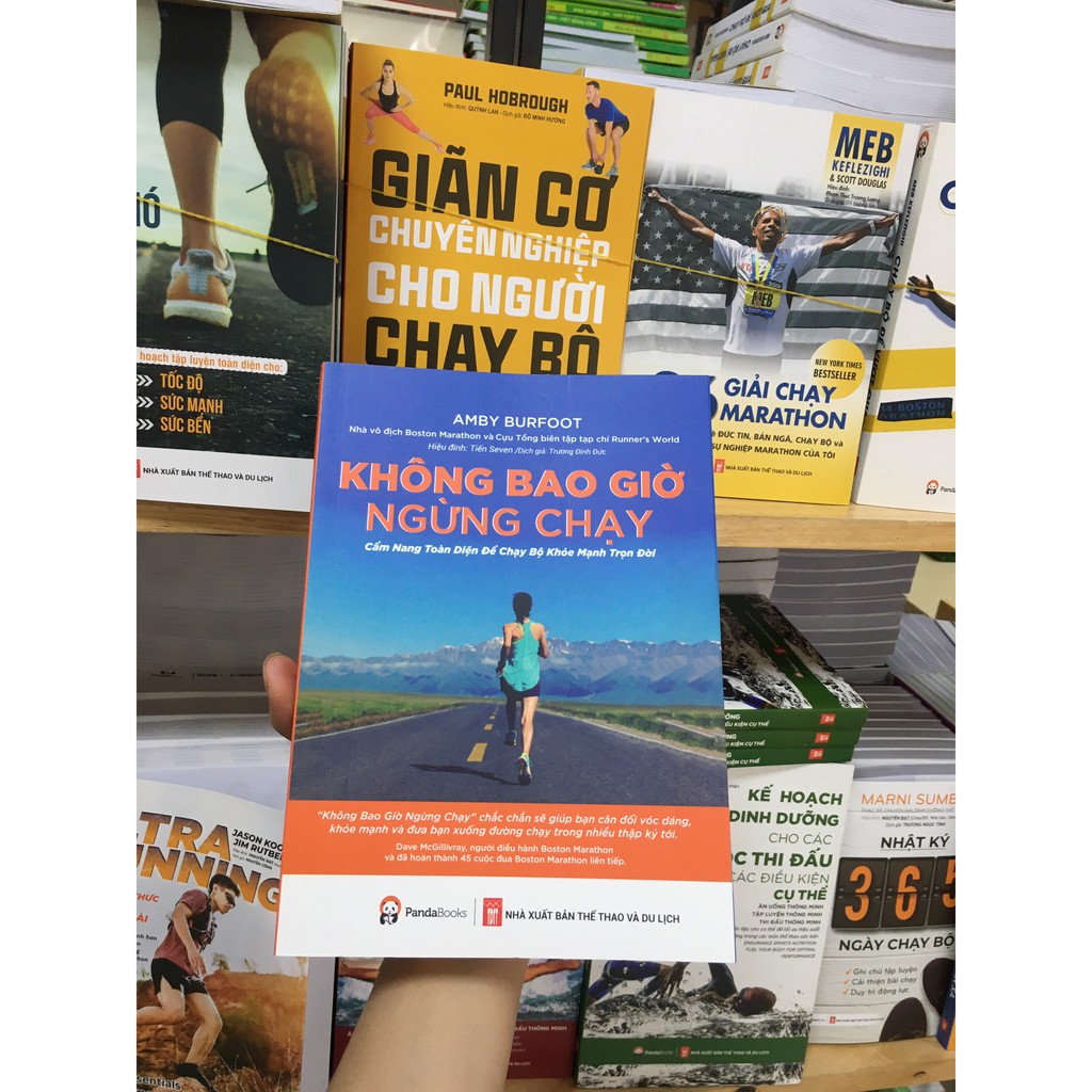 Sách - KHÔNG BAO GIỜ NGỪNG CHẠY - Pandabooks | BigBuy360 - bigbuy360.vn