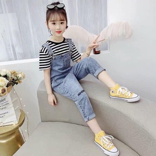 [Hàng oder 10-15 ngày về] Set áo thun + yếm jean bé gái (có sẵn sz 140)