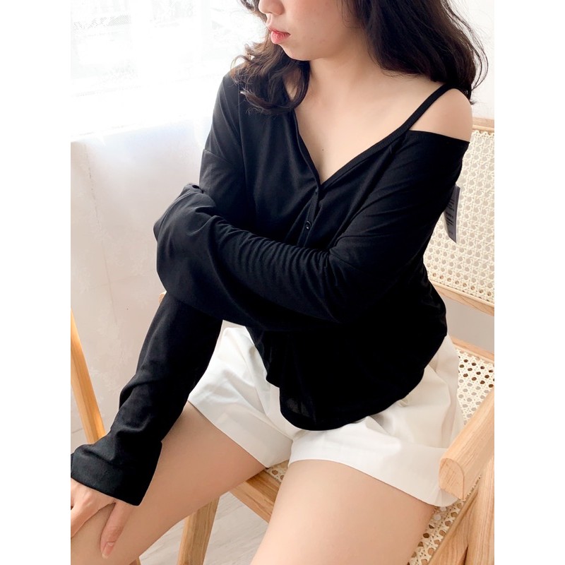 Áo trễ vai hàng cúc ( Trắng/Đen)