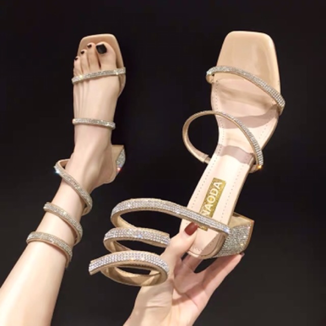 Sandal nữ chiến binh lò xo ôm chân đế vuông cao 6cm đính đá