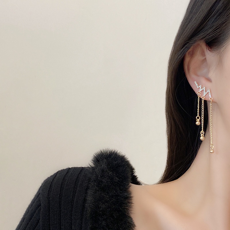 Bông Tai Đính Kim Cương Giả Phối Tua Rua Thời Trang 2022