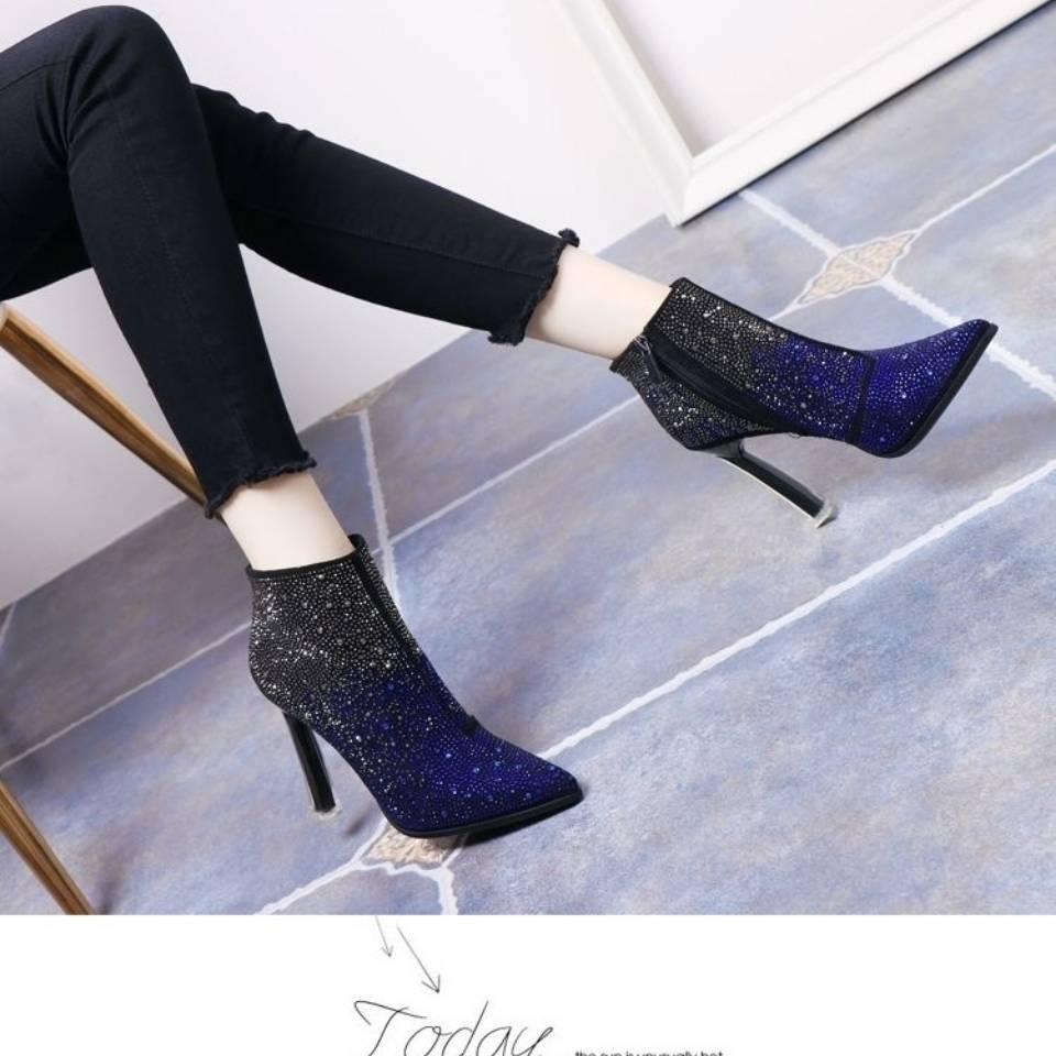 Giày cao gót mũi nhọn đính đá màu sắc phong cách thu đông 2020 cho nữ