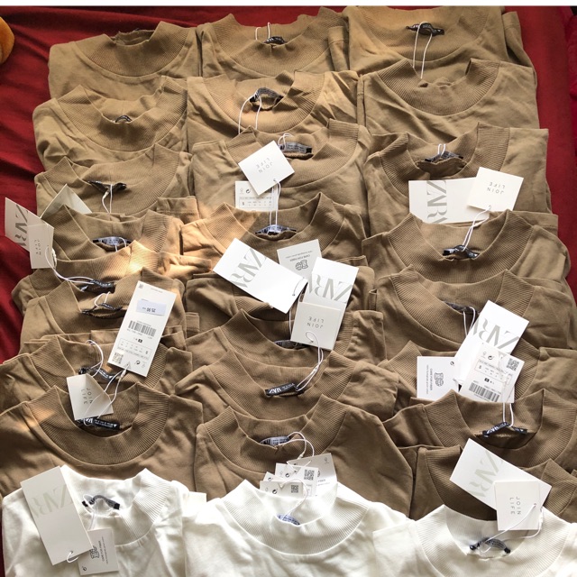 Áo phông cổ cao 3cm ZARA