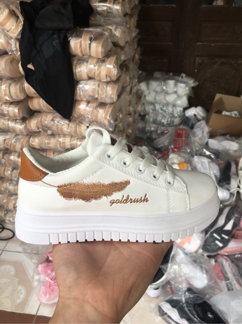 [Mã FAGREEN245 giảm 10% tối đa 30k đơn từ 99k] Giày thể thao thêu lá | BigBuy360 - bigbuy360.vn