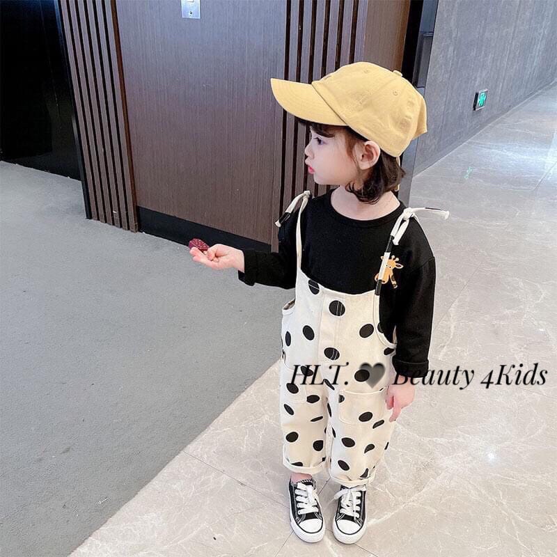Set yếm kaki chấm bi áo đen hươu cho bé gái