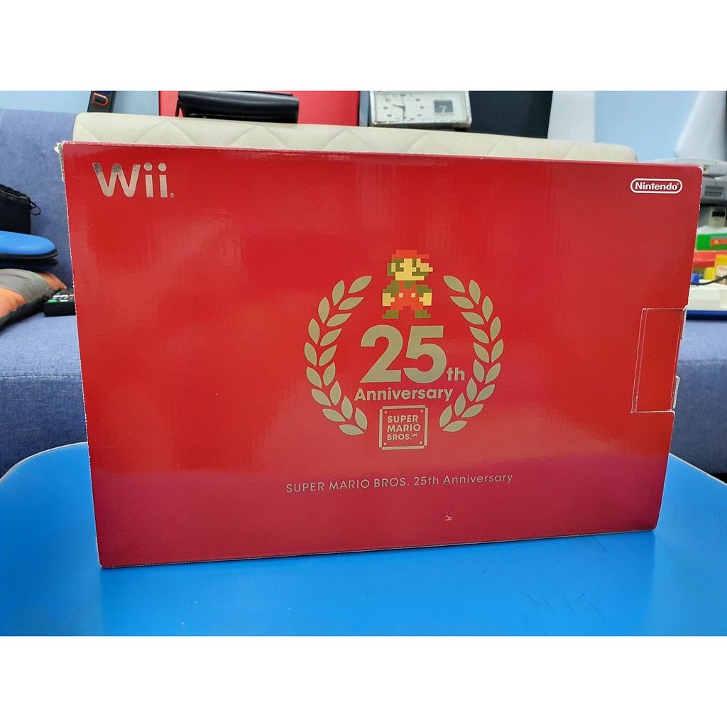 Máy chơi game Nintendo Wii màu đỏ phiên bản kỷ niệm 25 năm Mario