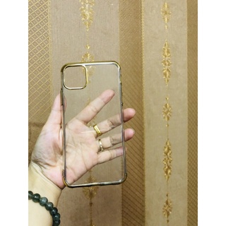 Ốp lưng silicon trong dẻo cao cấp viền mạ vàng (i.phone 11 pro nhỏ)(Lihadu)