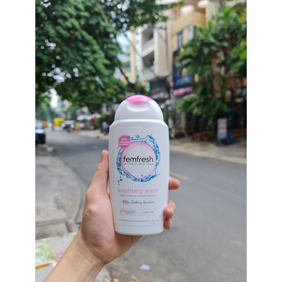 Dung dịch vệ sinh phụ nữ Fe m f r es h 250ml