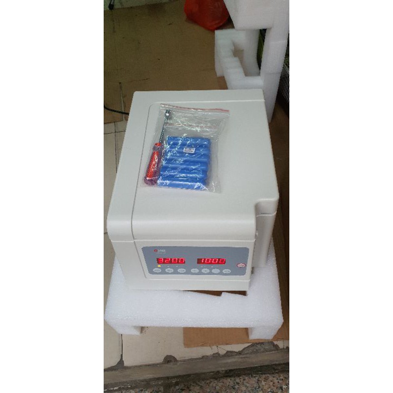 Máy li tâm điện tử cao cấp