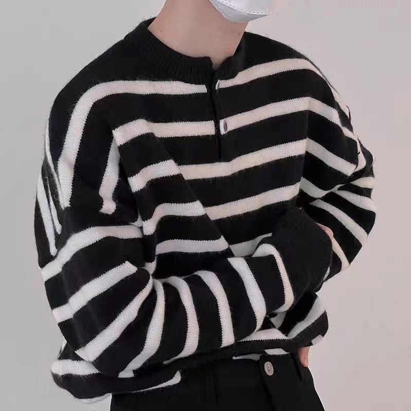 Áo Sweater Dệt Kim Cổ Tròn Kẻ Sọc Ngang Phối Nút Thời Trang Hàn Quốc Cho Nam Size M-2XL