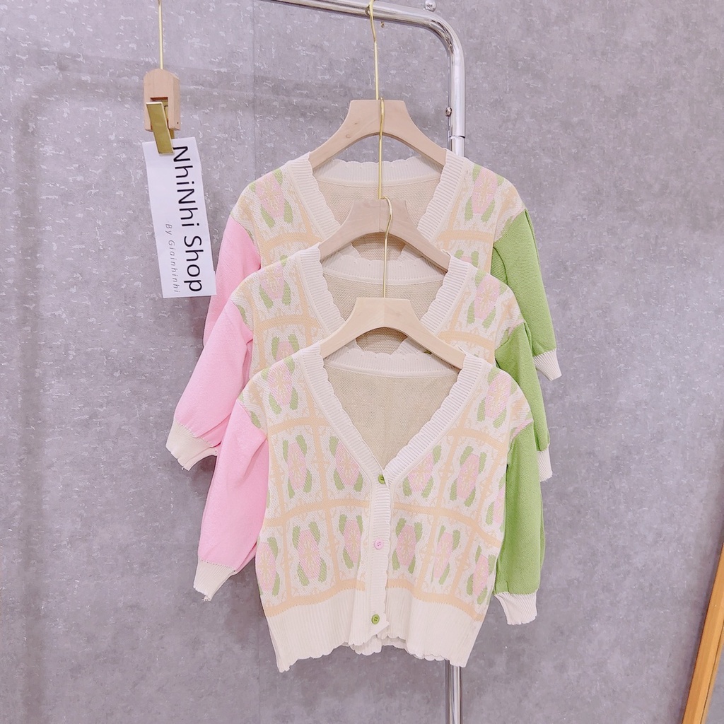 Áo len mỏng ngắn tay hoạ tiết tay hai màu, Áo kiểu cổ tim cài cúc AL8524 - NhiNhi Shop