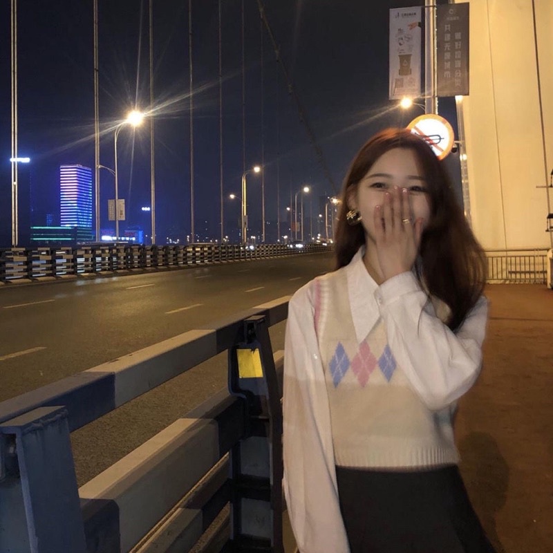 Áo Gile Len Cộc Tay Dáng Croptop Họa Tiết Hình Thoi Viền Hồng