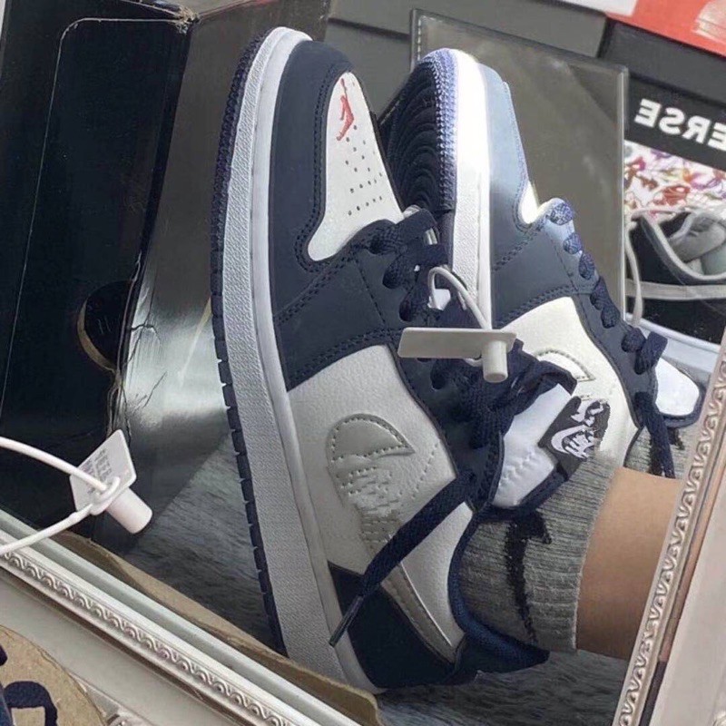 Giày NK màu cực xinh, bao giá thị trường