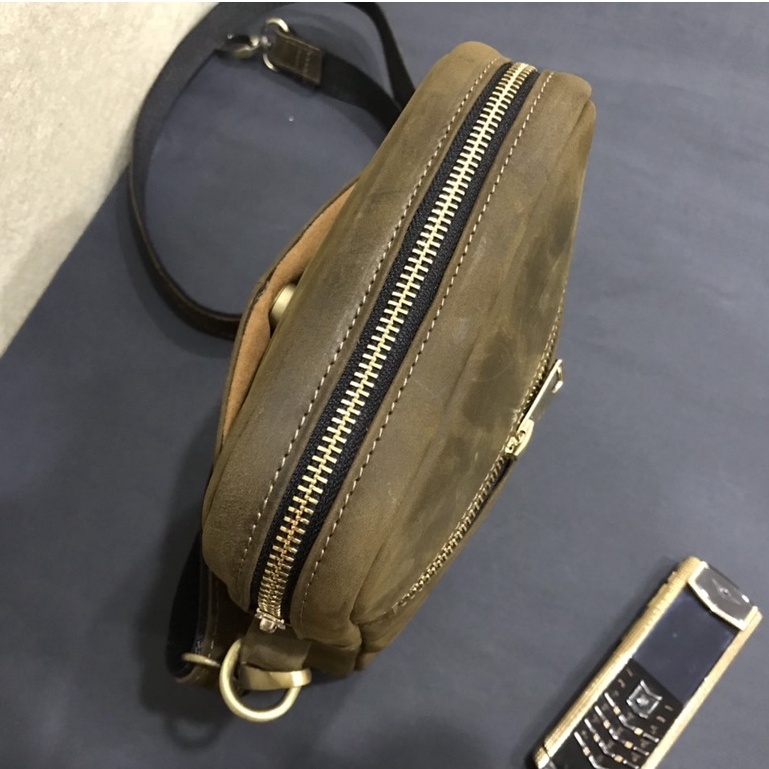 Túi đeo chéo da bò sáp nguyên miếng, Túi bao tử nam da bò thật Handmade khâu tay BH da 10 năm - Bụi Store