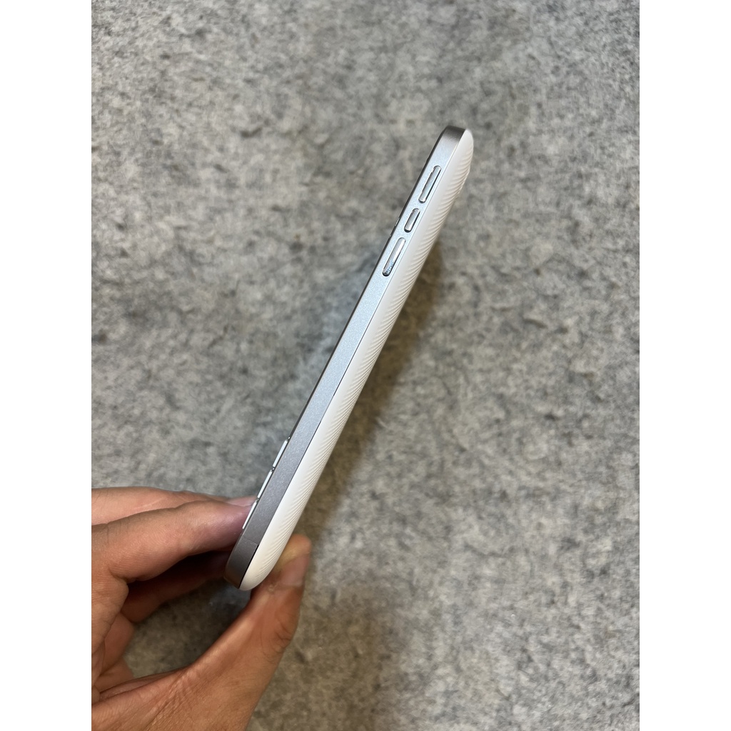 Điện thoại Blackberry Q20 Trắng Chính hãng